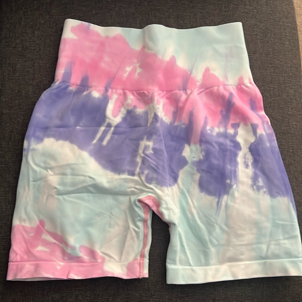 YEOREO High Waist Workout Contour Seamless Shorts, size M, tie-dye pattern